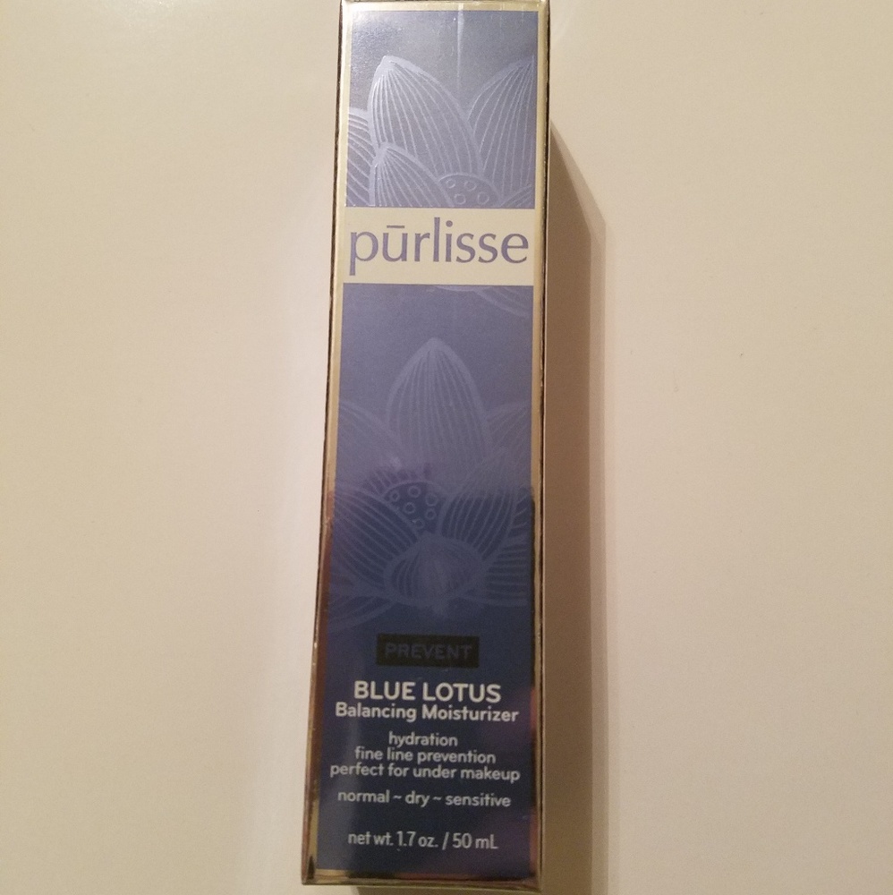 Blue Lotus Balancing Mosturizer